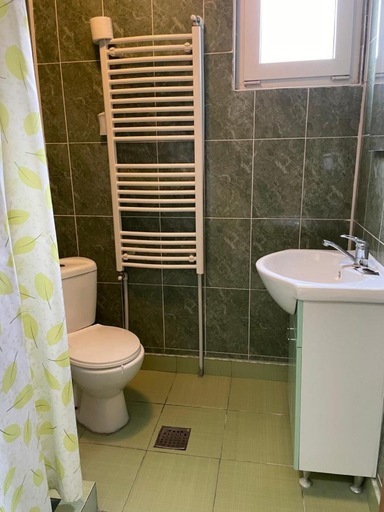 Bathroom 3, Vila La Famiglia, Tuzla