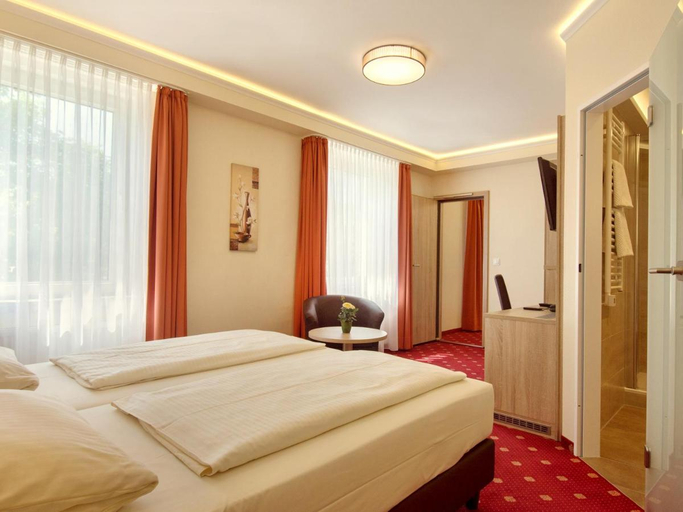Bedroom 4, Hotel Kriemhild am Hirschgarten, München