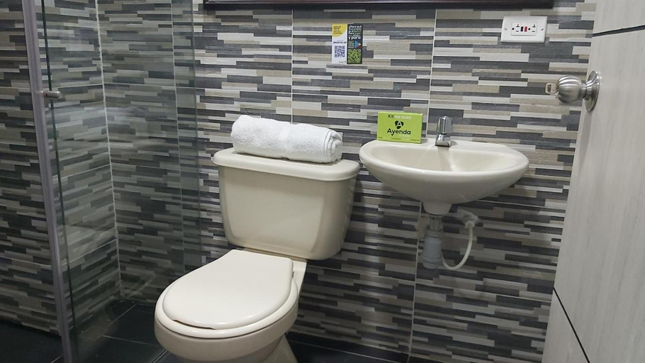 Bathroom 5, Hotel Los Maderos, Santiago de Cali