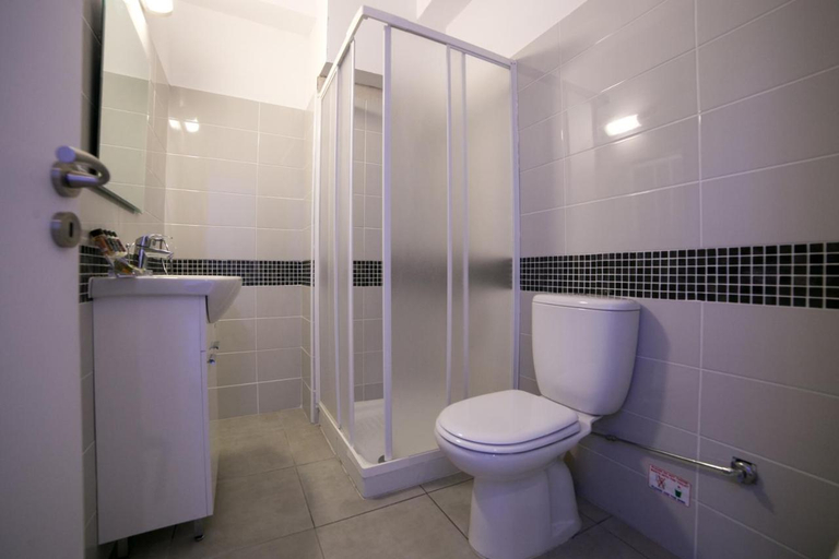 Bathroom 3, Flora Maria Annex