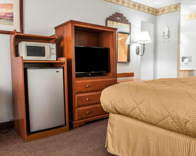 Bedroom 4, Economy Inn, Dona Ana