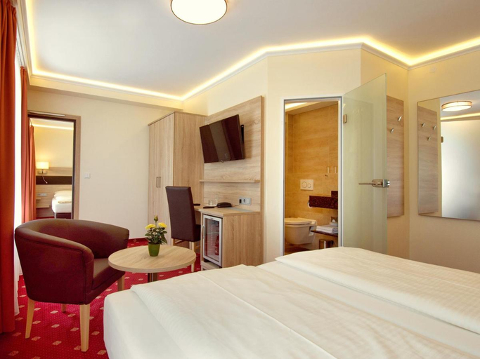 Bedroom 4, Hotel Kriemhild am Hirschgarten, München