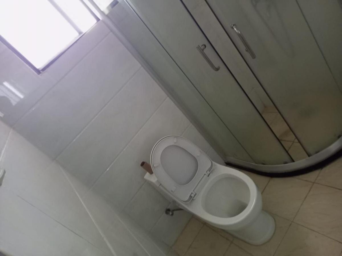 Bathroom 3, Stay.Plus Mpuuga Garden Apartment, Dagoretti North