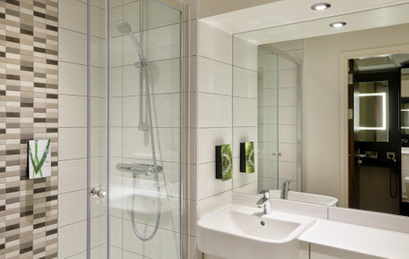 Bathroom 3, Premier Inn Norwich City Centre - Duke St, Norfolk