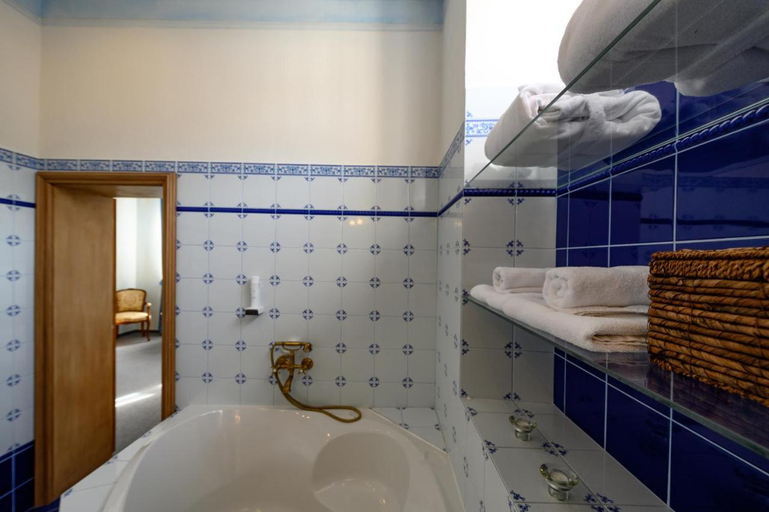 Bathroom 2, Hotel na Zamecku, Praha - východ