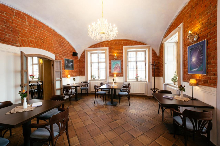 Food & Drinks 3, Hotel na Zamecku, Praha - východ