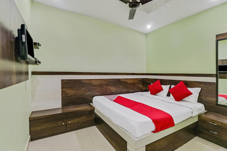 Bedroom 3, Hotel O Royal, Rajnandgaon