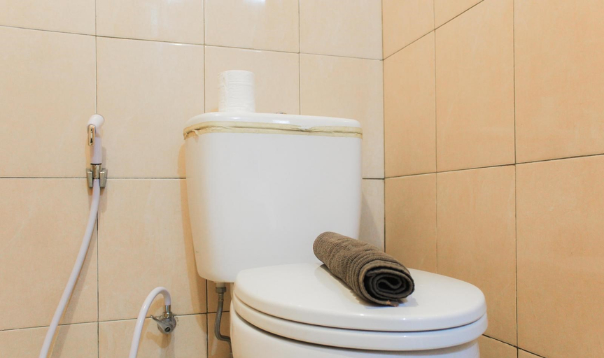 Bathroom, Homey Studio Margonda Residence 2 Apt By Travelio, Depok