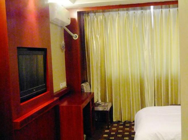 Bedroom 2, Chengde Hui Long Hotel, Chengde
