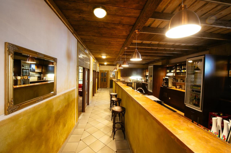 Food & Drinks 4, Hotel na Zamecku, Praha - východ