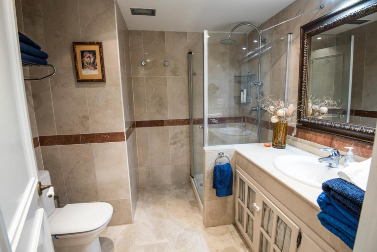 Bathroom 2, Jardines del Mar