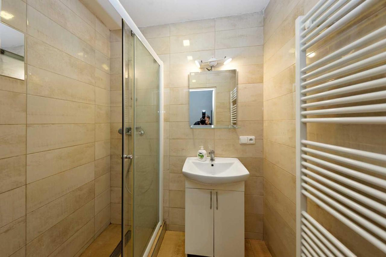Bathroom 2, Apartment Americka 8, Praha 2