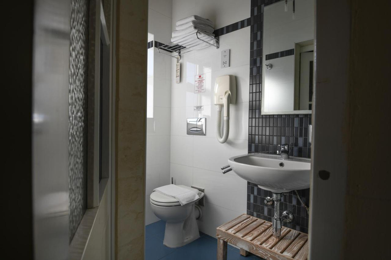 Bathroom 4, Maria Giovanna Guest House