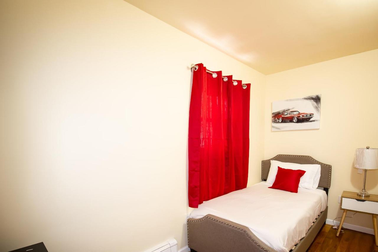Bedroom 3, Deluxe single bed 1st FL in Elmhurst NY, New York
