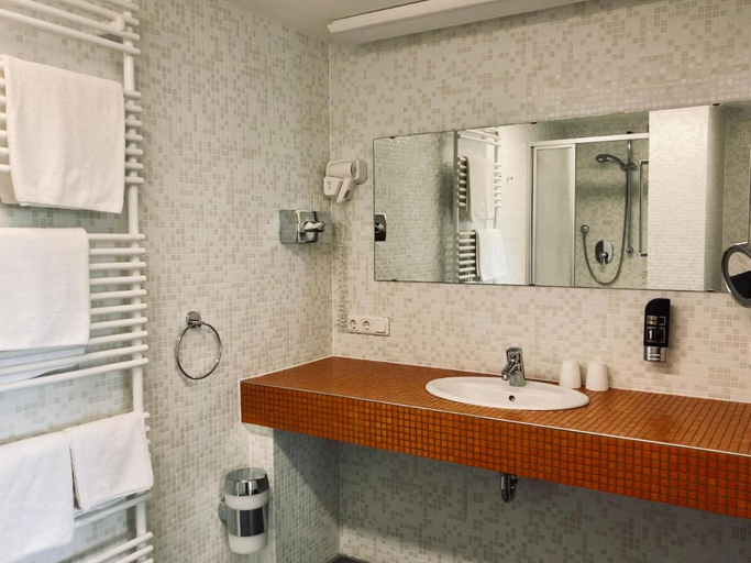 Bathroom 5, Berg-Gasthof Hotzelein, Forchheim