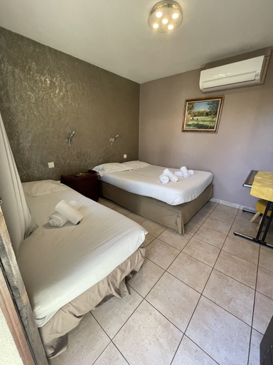 Bedroom 2, Hotel Les Cigalons, Bouches-du-Rhône