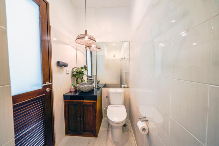 Bathroom 2, OASIS 66 Villa - Heart of Legian/Seminyak - Double Six, Badung
