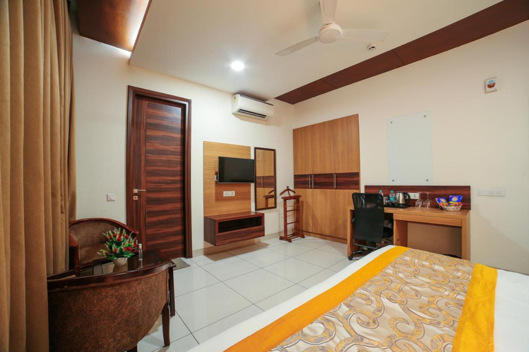 Bedroom 3, Hotel Grand Regency by JMD Group, Delhi