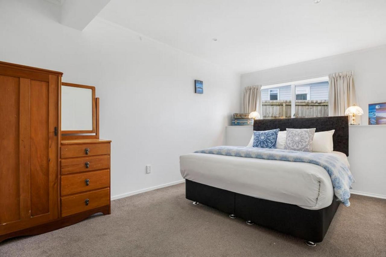 Bedroom 3, Bright 3-Bedroom Unit - WiFi & Parking, Waitakere