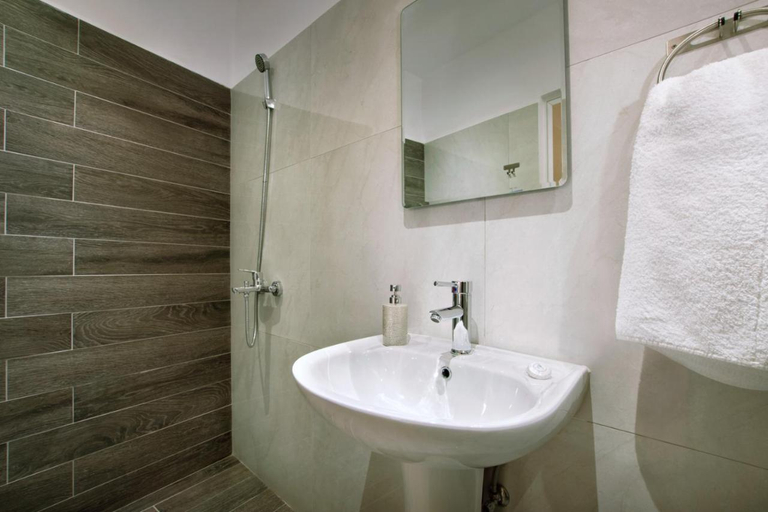 Bathroom 5, Bali Seaside Sailor, Crete