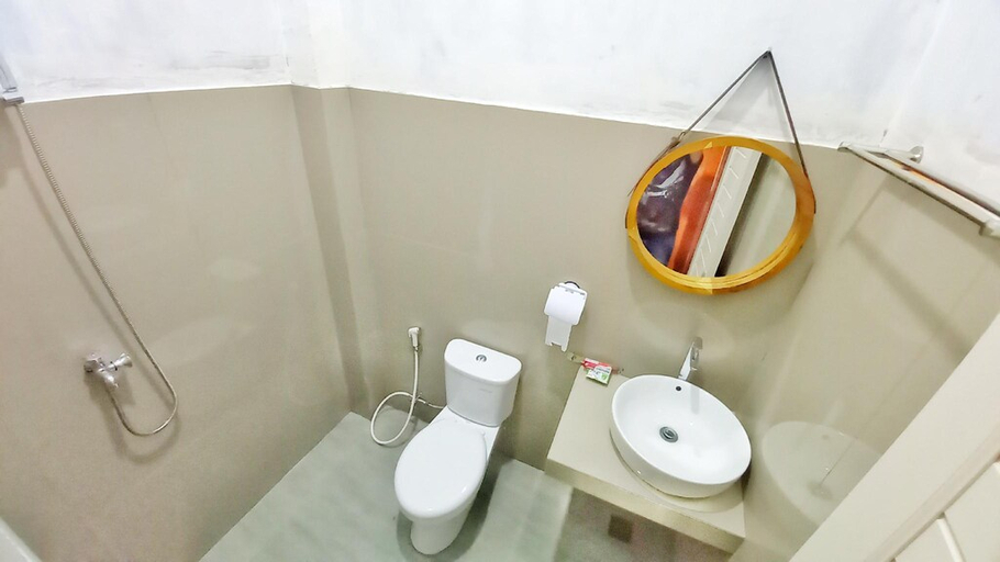 Bathroom, MIN GUEST HOUSE, Pacitan