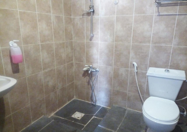 Bathroom 4, Captain's Desert Camp, Quaira