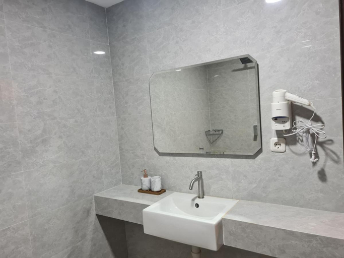 Bathroom 4, Merpati inn hotel, Dompu