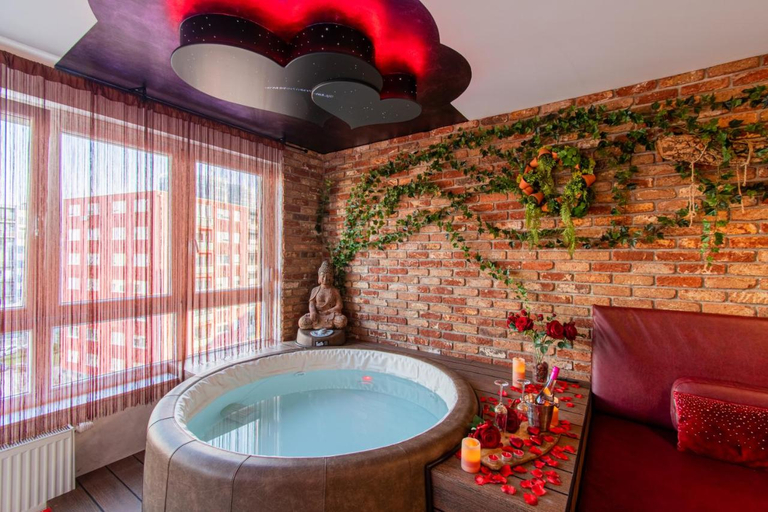 Others 5, Jacuzzi - Love - BDSM - Extra Luxury - EV chargger - Valentine's Day - Red Room - Flexible SelfCheck, Zagreb