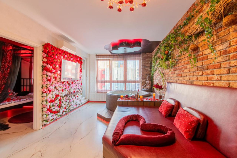 Others 4, Jacuzzi - Love - BDSM - Extra Luxury - EV chargger - Valentine's Day - Red Room - Flexible SelfCheck, Zagreb