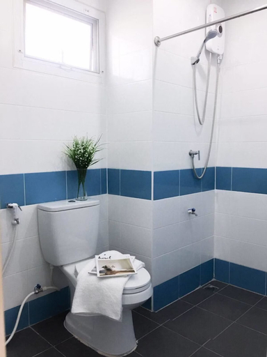 Bathroom 3, The Rich Ratchapruek Hotel & Residence, Bang Kruai