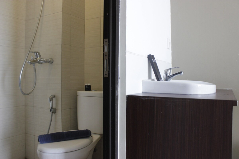 Bathroom 3, Spacious 2BR Apartment Gateway Pasteur near Exit Toll 23, Bandung