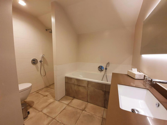 Bathroom, Schaluinenhoeve, Baarle-Nassau
