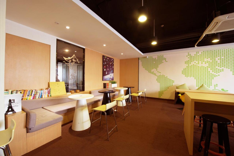 Food & Drinks 5, IU Hotel Chongqing Hechuan Ruishan Road Taermen Square, Chongqing