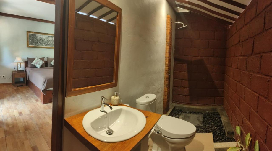 Bathroom 4, Kepaon Gari Inn, Klungkung