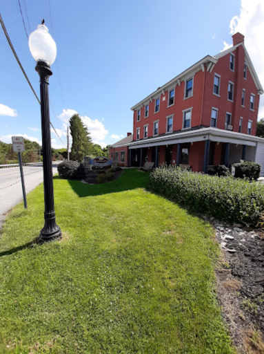 Exterior & Views 2, Blue Bird Inn, New York