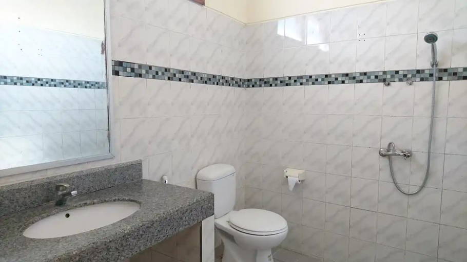 Bathroom 3, Hotel Elvin, East Sumba