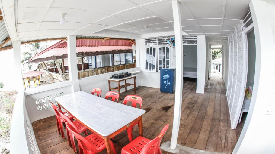 Food & Drinks, Nias Surf Stay, South Nias