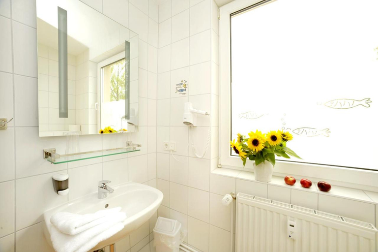 Bathroom 5, Lubsche Thorweide, Nordwestmecklenburg