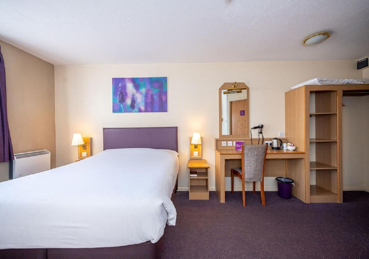 Bedroom 5, Stables Inn, Aintree, Sefton