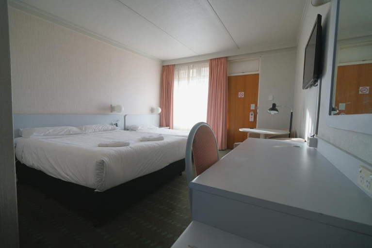 Bedroom 5, Olympia Motel, Queanbeyan