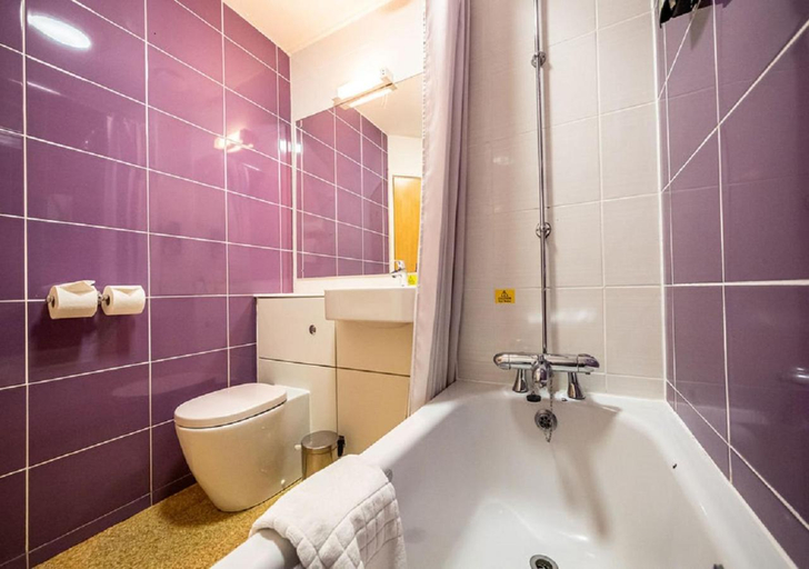 Bathroom, Stables Inn, Aintree, Sefton