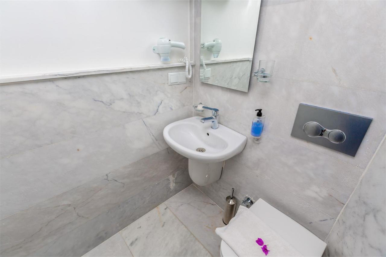 Bathroom 3, defne otel, Şile
