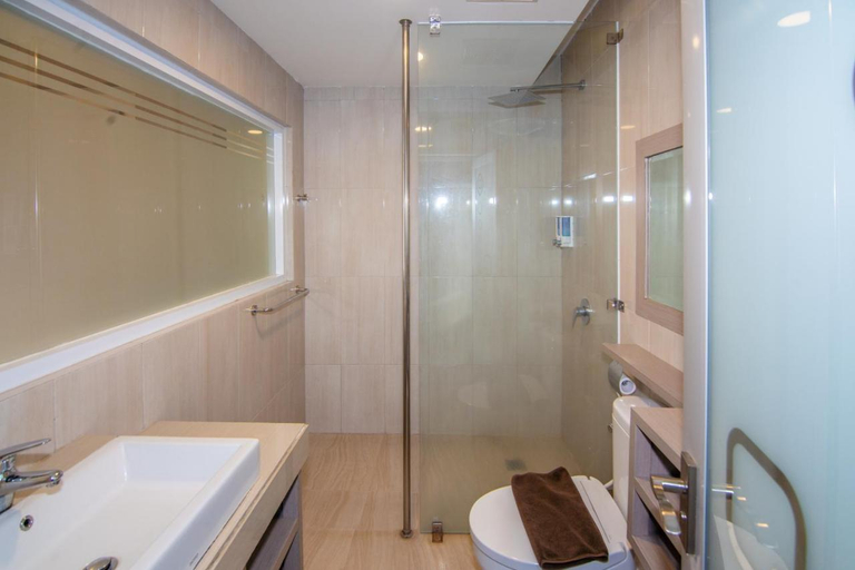 Bathroom, Hotel & Restaurant Bali, North Tapanuli