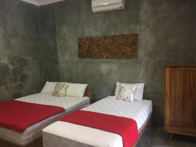 Bedroom 3, Watukarung Ristu Homestay, Pacitan