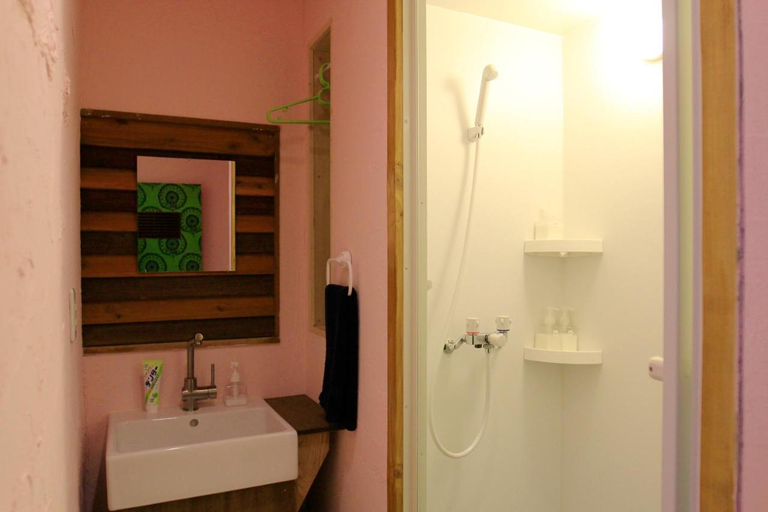 Bathroom 4, Good Trip Hostel & Bar, Odawara