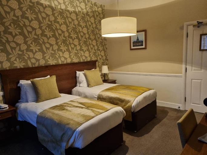 Bedroom 3, Saracens Head Towcester by Greene King Inns, Northamptonshire