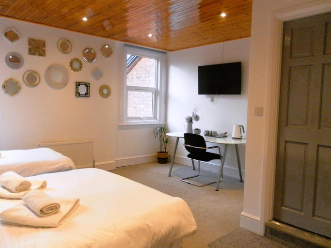 Bedroom 2, The Elmsleigh Suite at Claremont Hotel, Nottingham