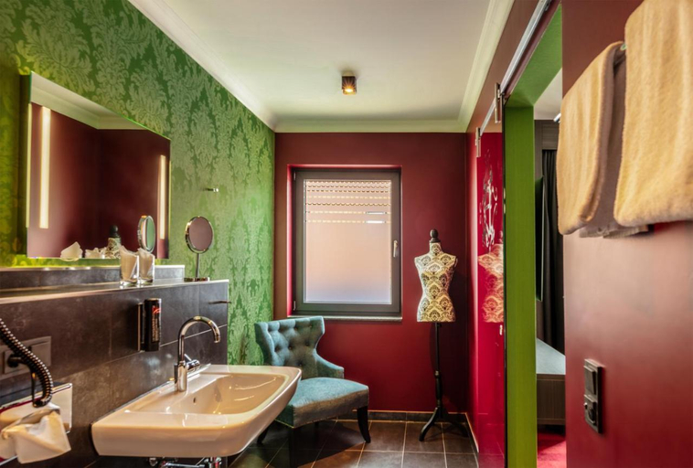 Bathroom 4, Haverkamp Suites, Bremerhaven