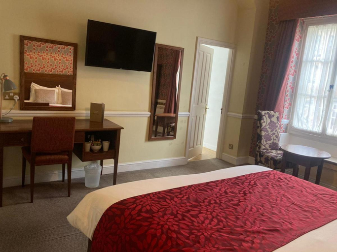 Bedroom 3, Saracens Head Towcester by Greene King Inns, Northamptonshire