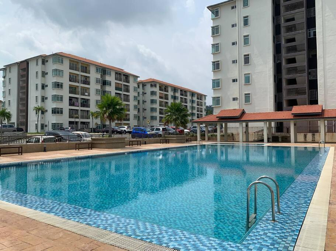 Sport & Beauty, Inap Kayangan @ Puncak Alam with Swimming Pool, Kuala Selangor